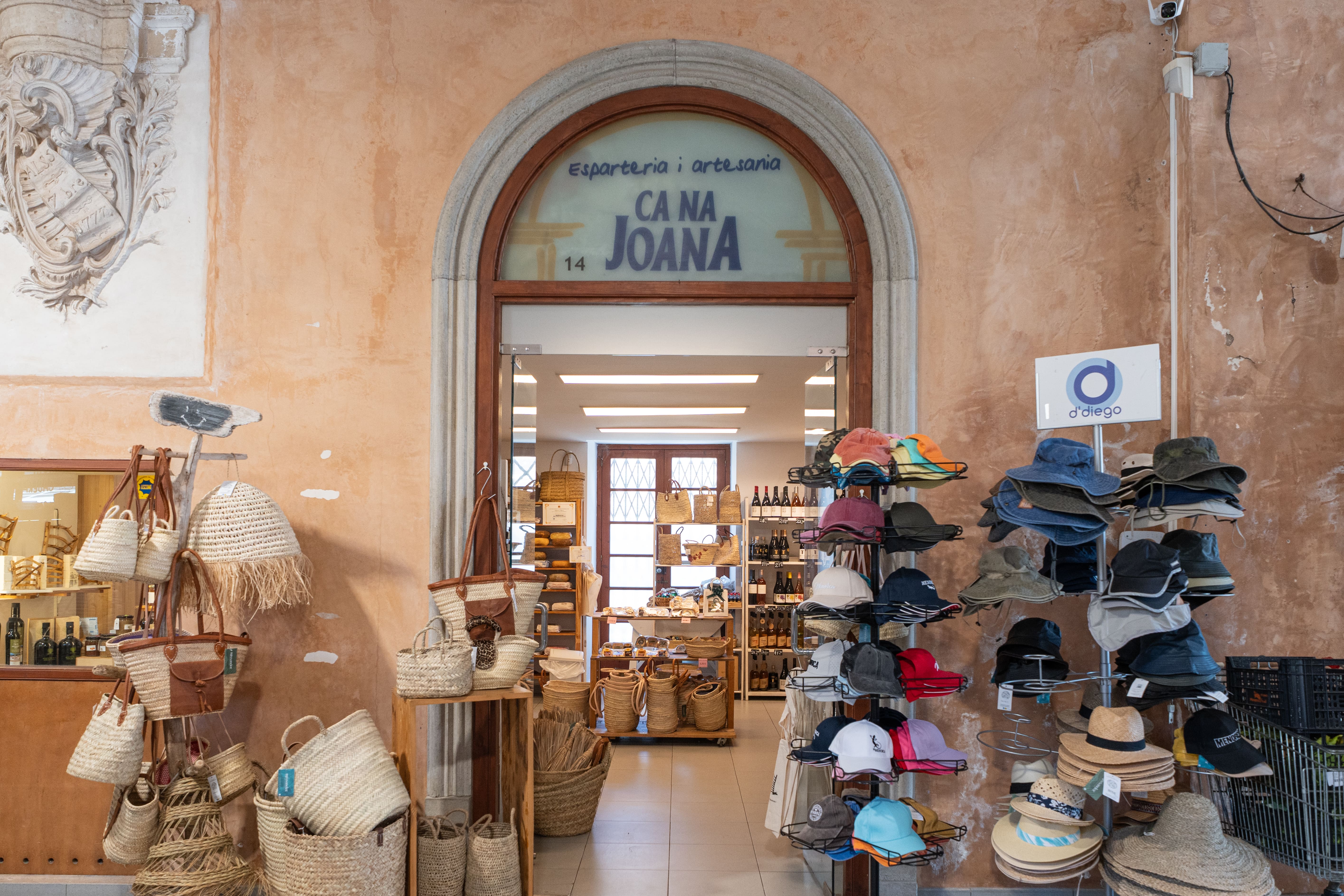 es-mercat-des-claustre-awaita-guia-turistica-menorca-10