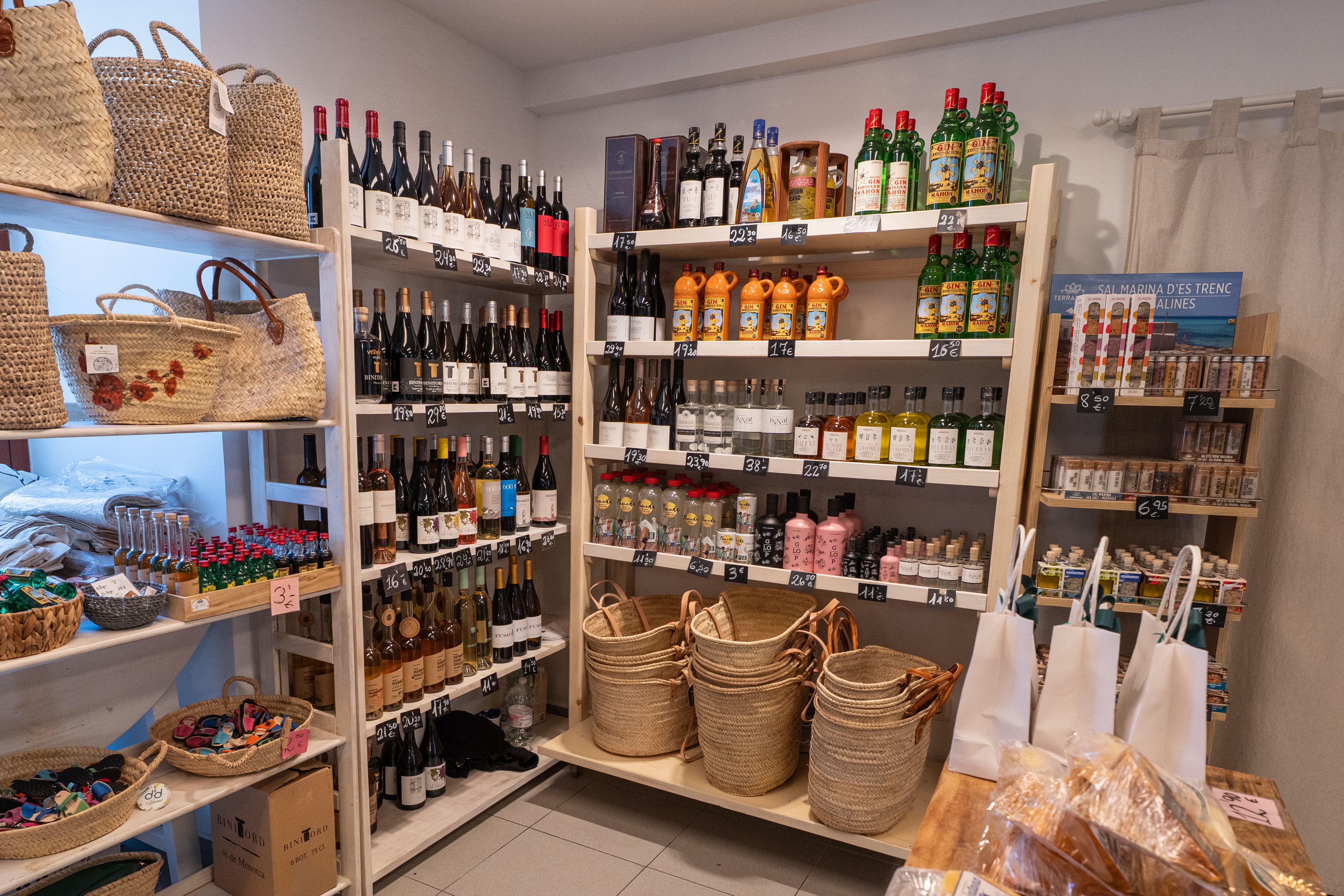 es-mercat-des-claustre-awaita-guia-turistica-menorca-11