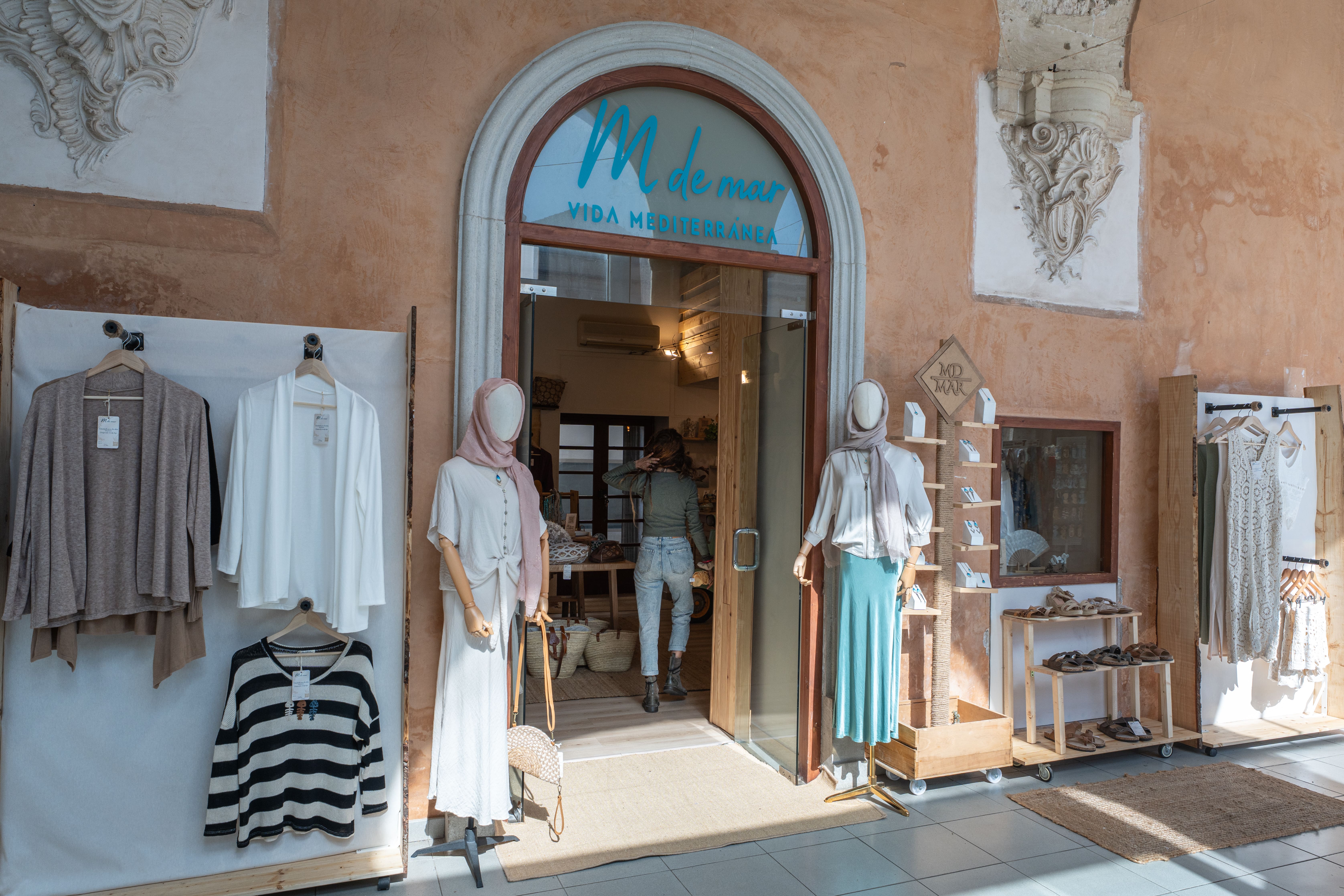 es-mercat-des-claustre-awaita-guia-turistica-menorca-17