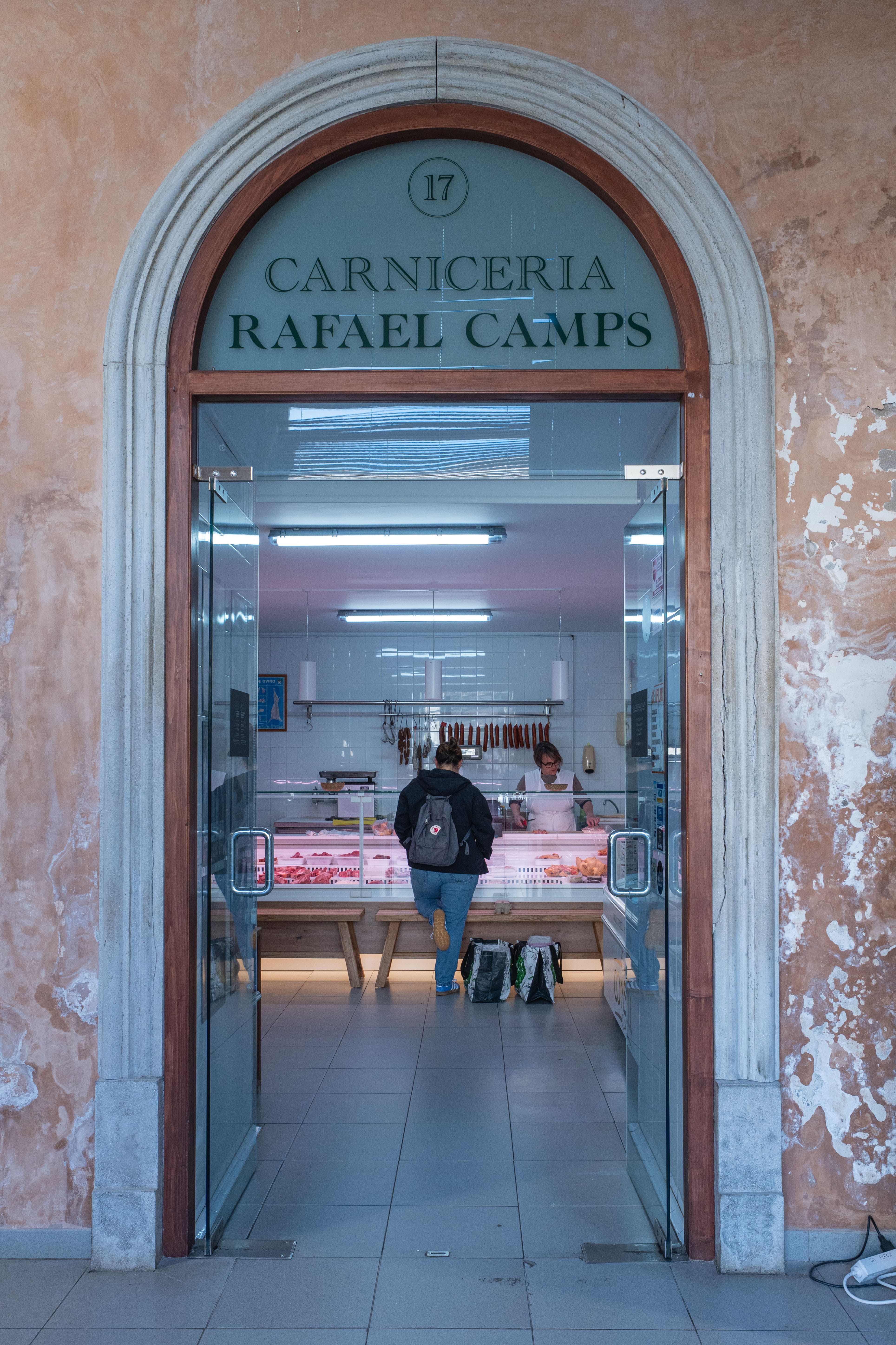 es-mercat-des-claustre-awaita-guia-turistica-menorca-25