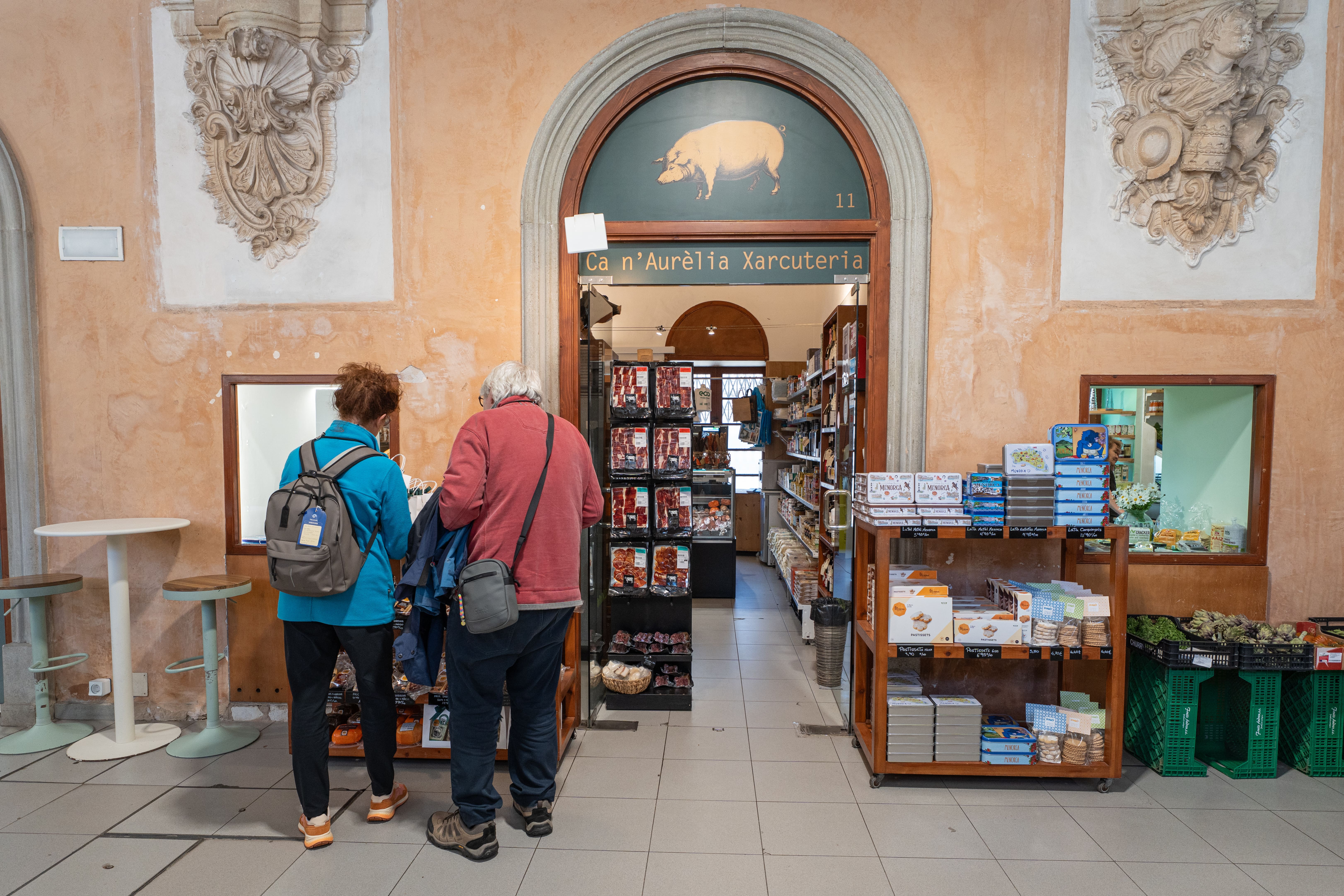 es-mercat-des-claustre-awaita-guia-turistica-menorca-26