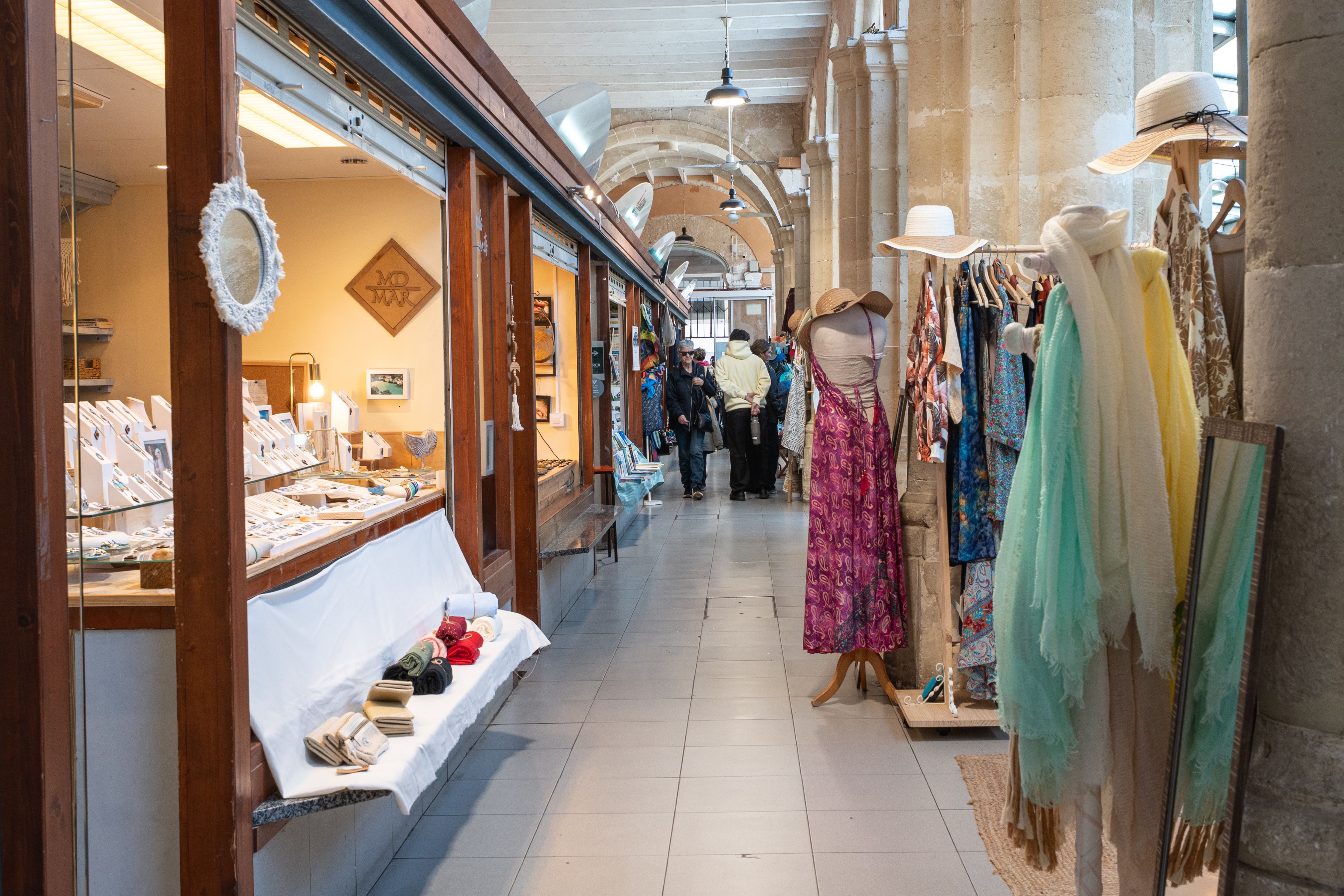 es-mercat-des-claustre-awaita-guia-turistica-menorca-29