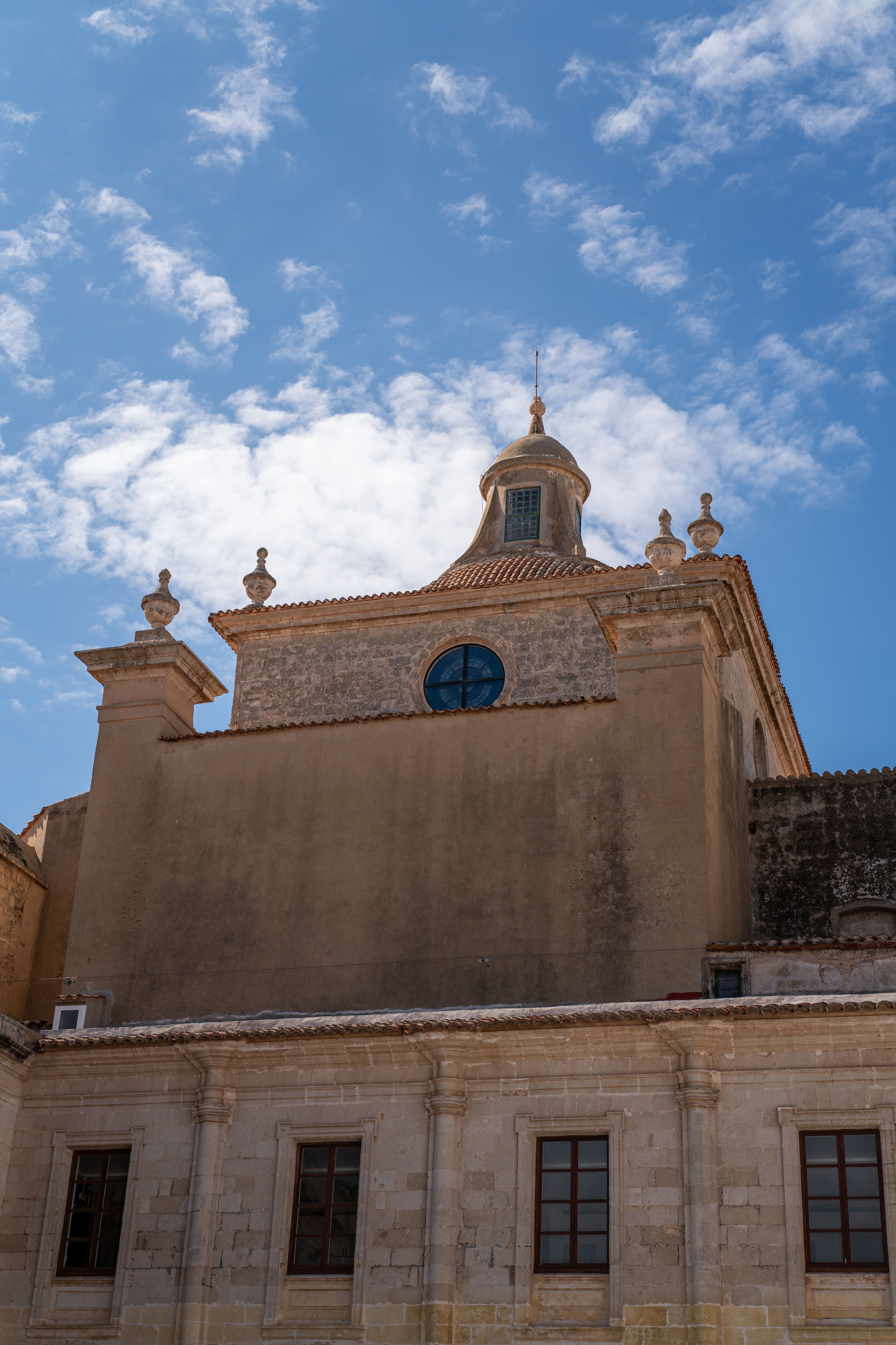 es-mercat-des-claustre-awaita-guia-turistica-menorca-8